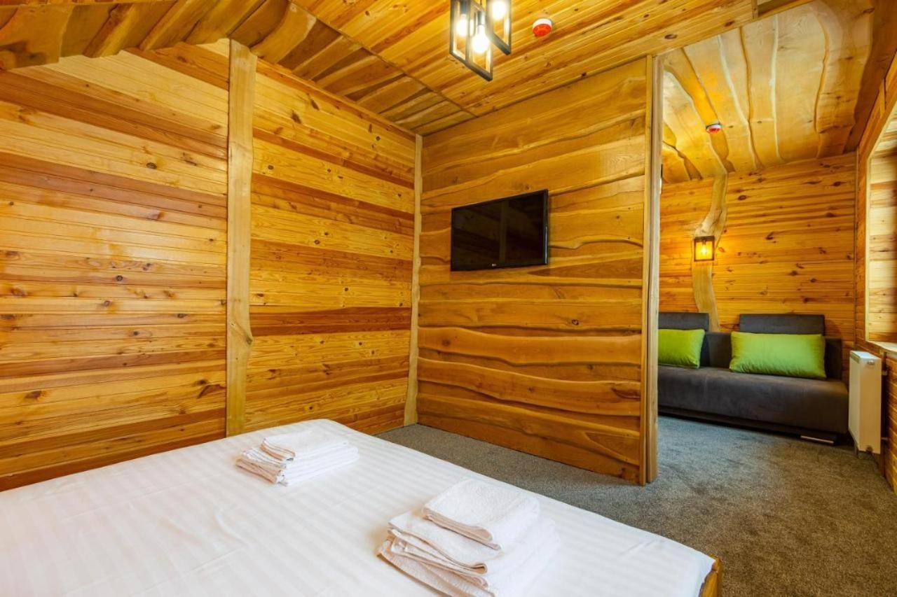 Rich Oak - Готель З Відкритим Панорамний Басейном Yablunytsya Exterior foto