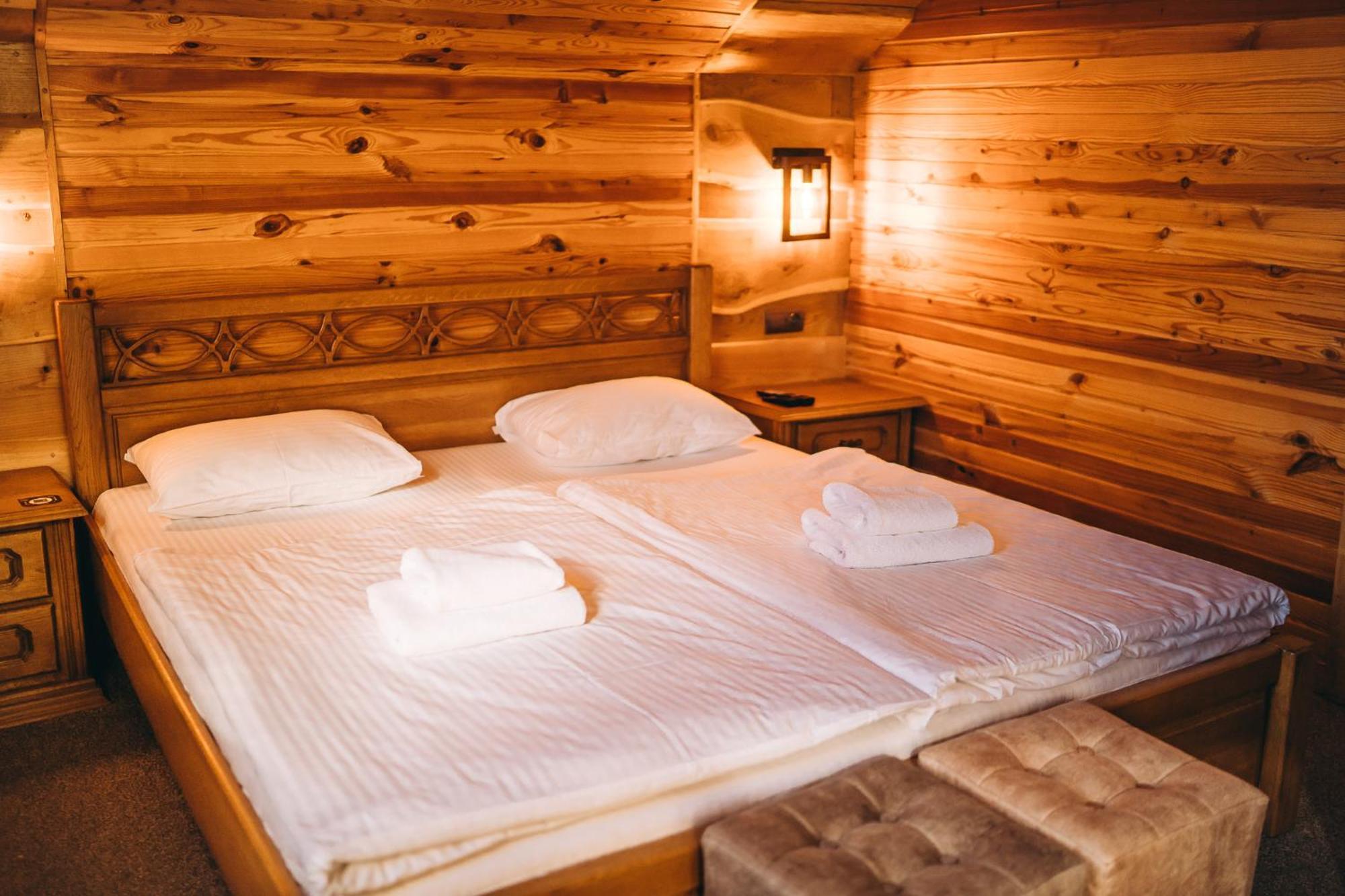 Rich Oak - Готель З Відкритим Панорамний Басейном Yablunytsya Exterior foto