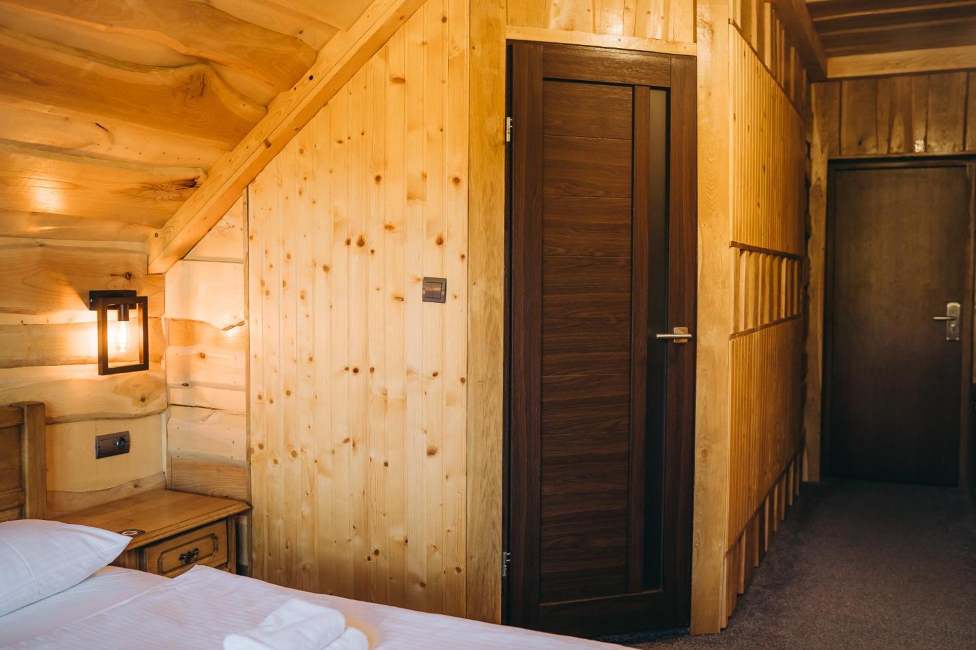 Rich Oak - Готель З Відкритим Панорамний Басейном Yablunytsya Exterior foto