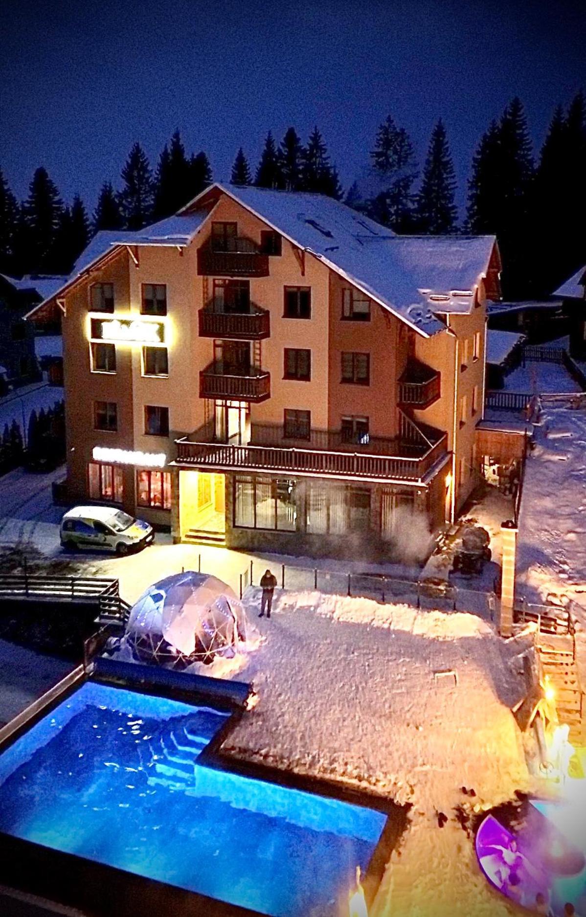 Rich Oak - Готель З Відкритим Панорамний Басейном Yablunytsya Exterior foto
